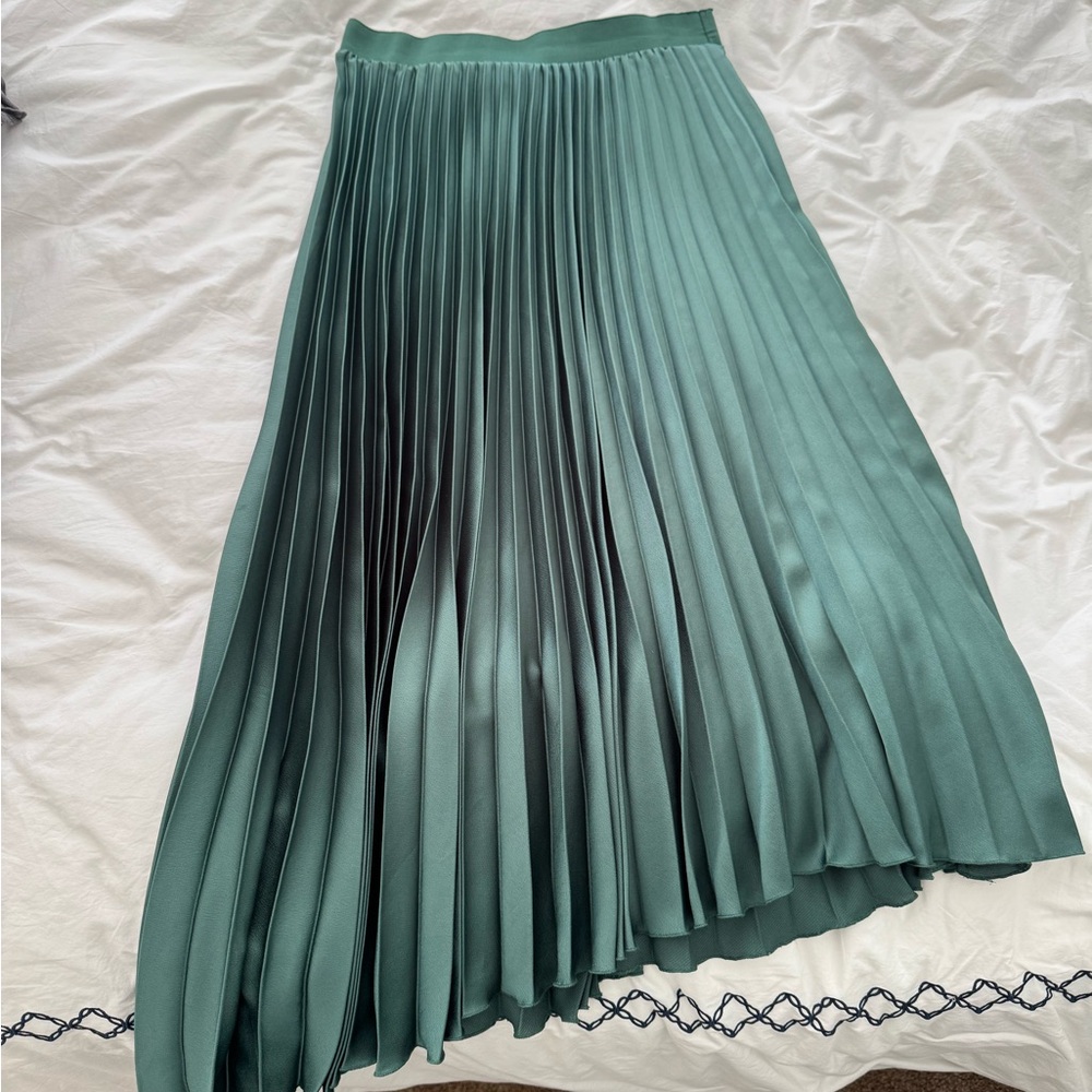 Zara asymmetrical Green Pleated Skirt